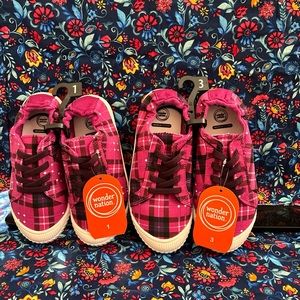 Girls Cas pump toe sneakers